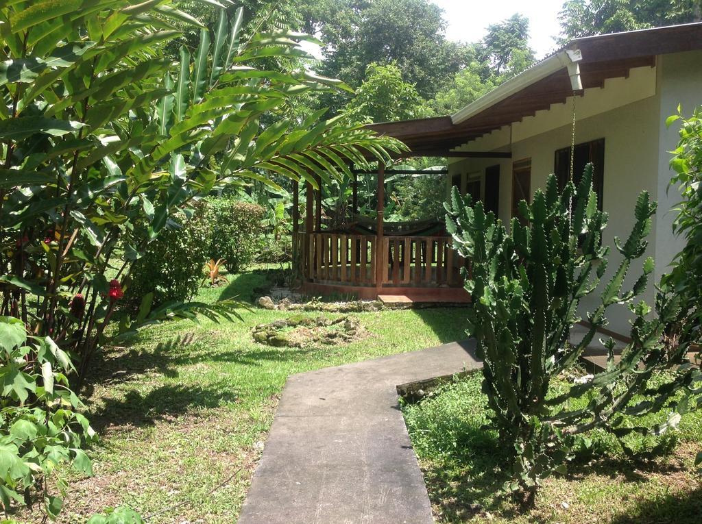 Cabinas Caribe Luna Cahuita Exterior foto