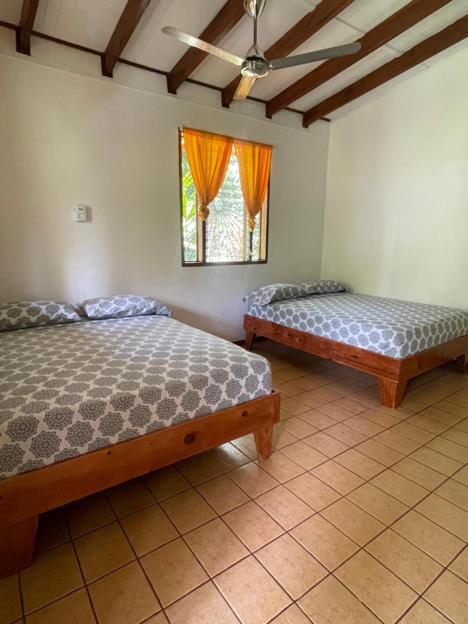 Cabinas Caribe Luna Cahuita Exterior foto