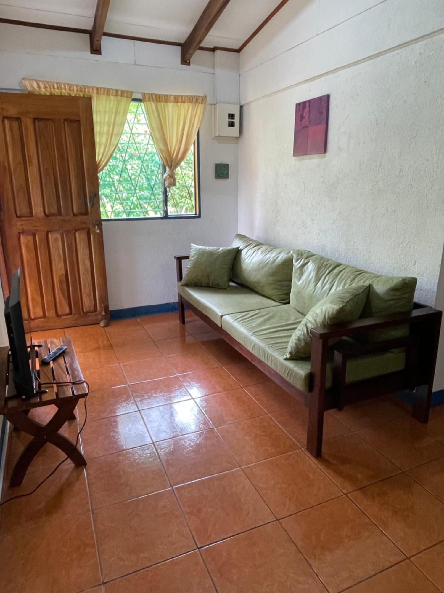 Cabinas Caribe Luna Cahuita Exterior foto
