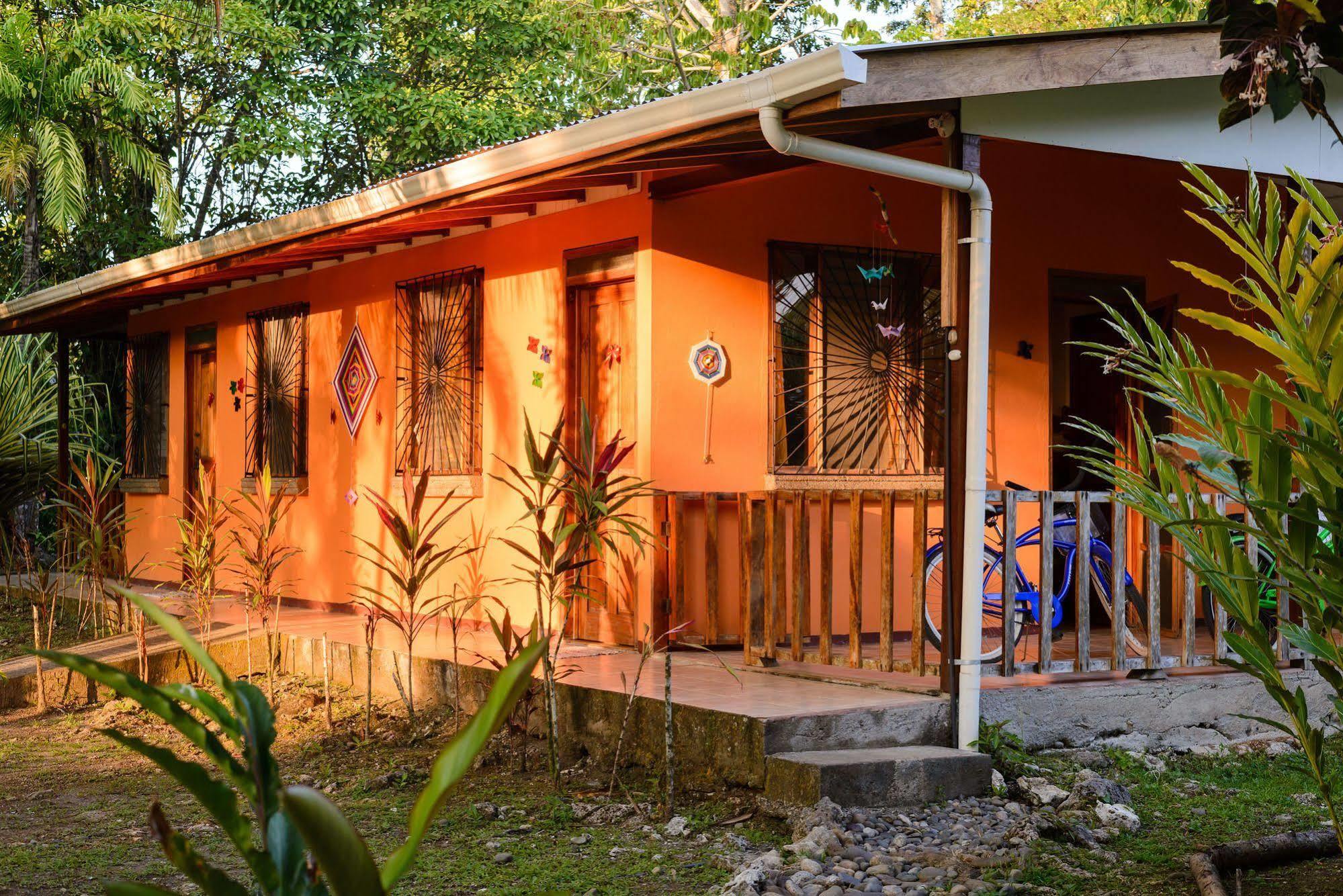 Cabinas Caribe Luna Cahuita Exterior foto
